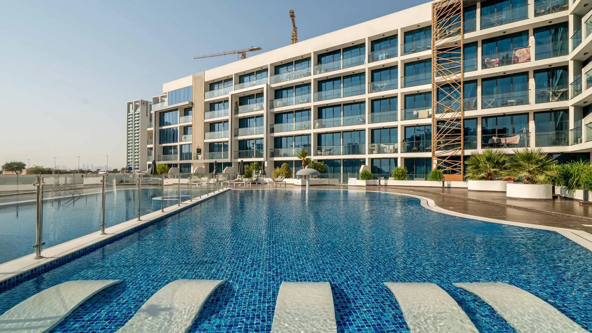 Luxury 1Br Pool View Flat W Gym In Samana Hills Apartment Dubai 0*,